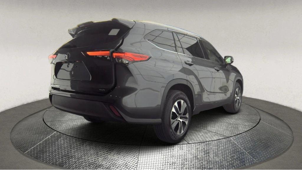 used 2022 Toyota Highlander car, priced at $30,995