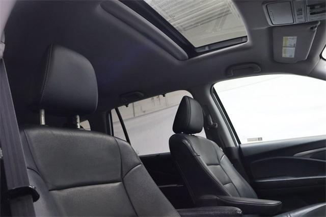 used 2022 Honda Pilot car, priced at $28,995