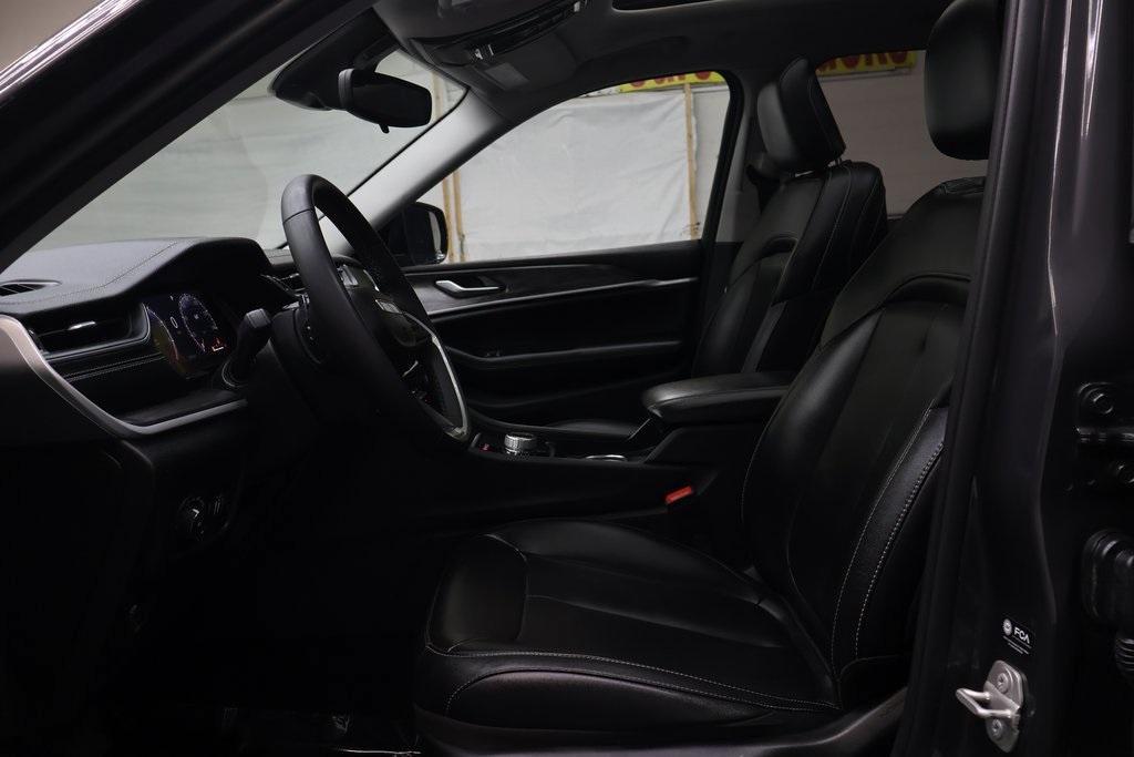 used 2024 Jeep Grand Cherokee car, priced at $36,995
