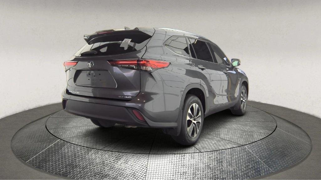 used 2020 Toyota Highlander car, priced at $30,995