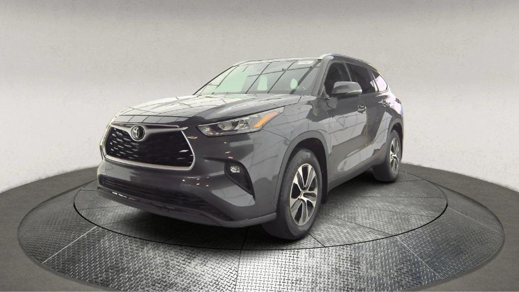 used 2020 Toyota Highlander car, priced at $30,995