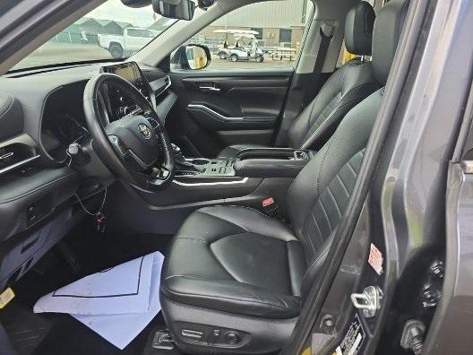 used 2020 Toyota Highlander car, priced at $30,995