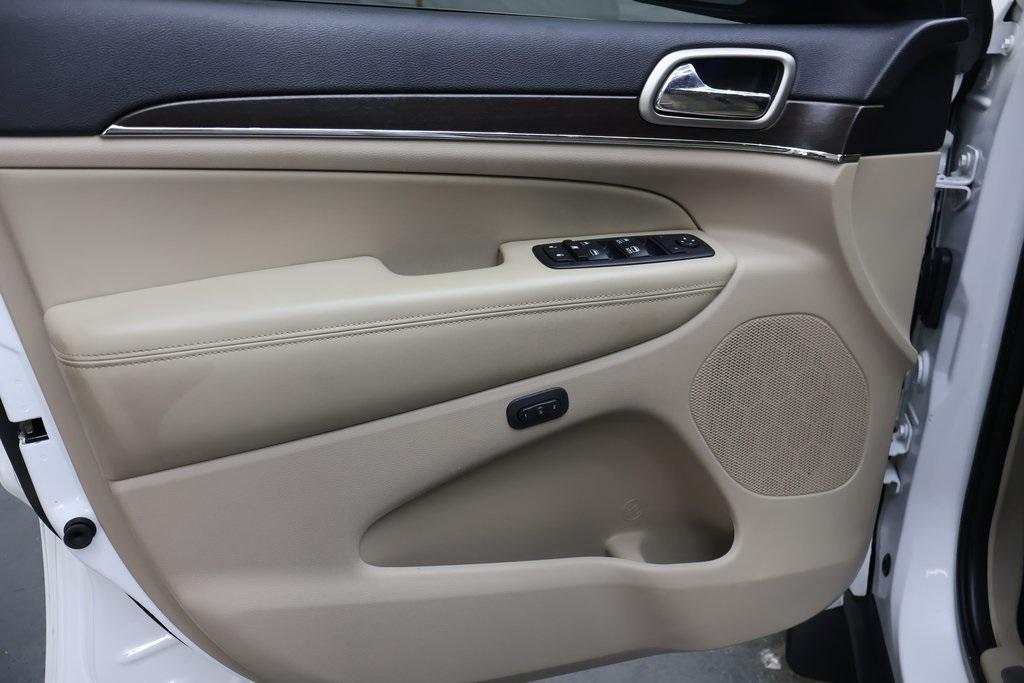 used 2015 Jeep Grand Cherokee car, priced at $11,995