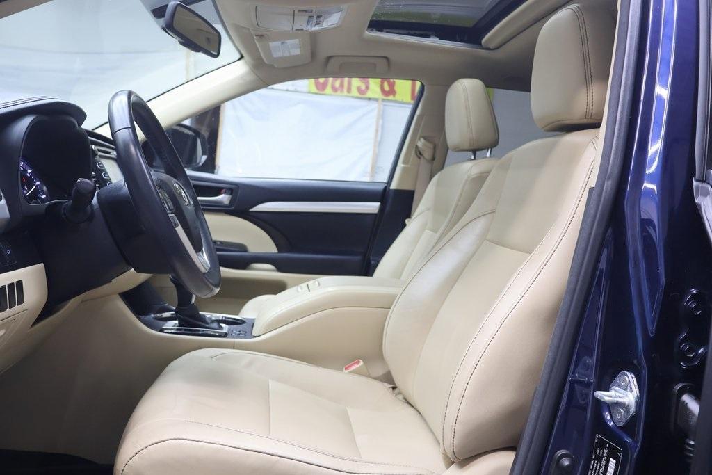 used 2016 Toyota Highlander car, priced at $17,495