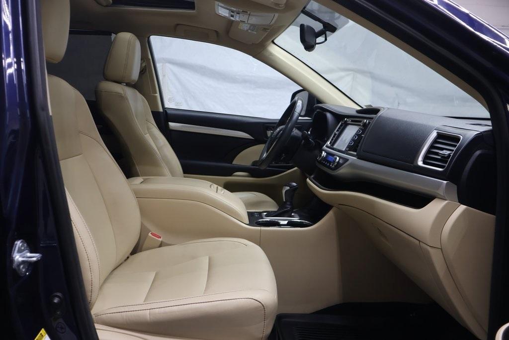 used 2016 Toyota Highlander car, priced at $17,495