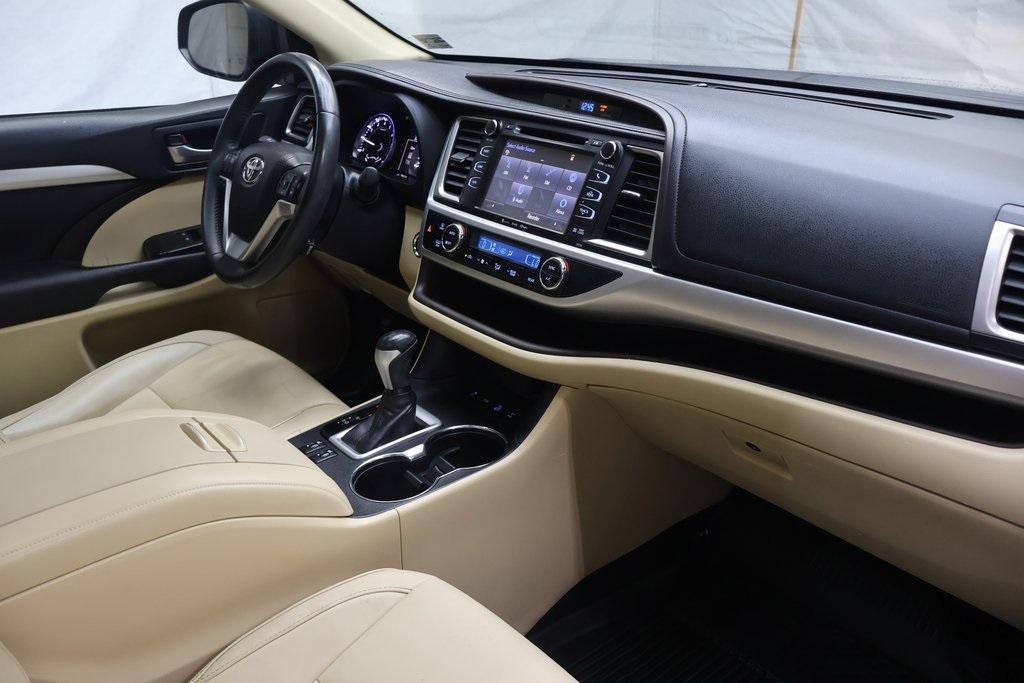 used 2016 Toyota Highlander car, priced at $17,495