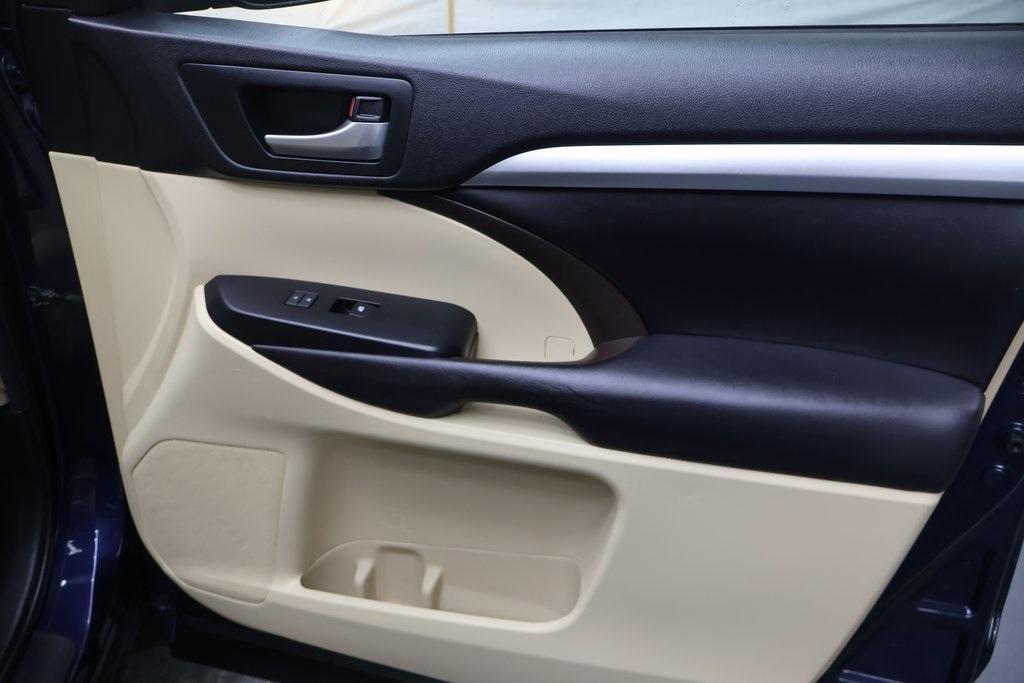 used 2016 Toyota Highlander car, priced at $17,495