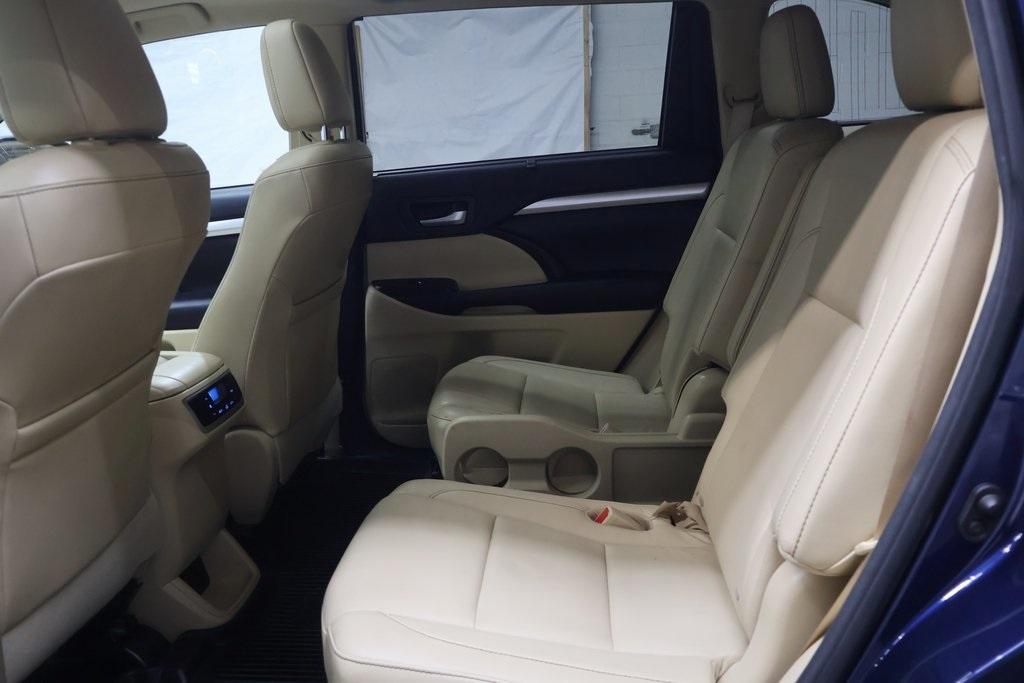 used 2016 Toyota Highlander car, priced at $17,495