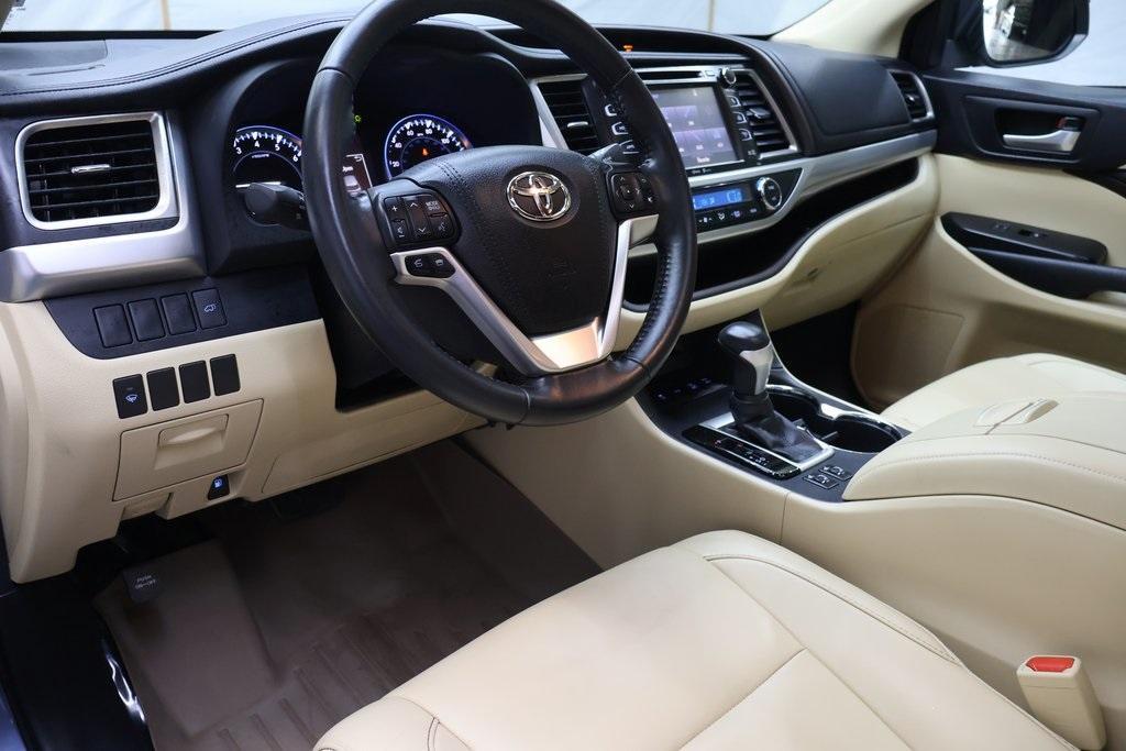 used 2015 Toyota Highlander car, priced at $22,995