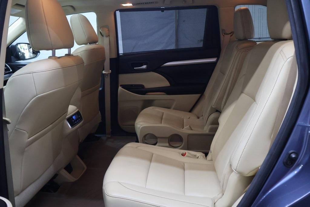 used 2015 Toyota Highlander car, priced at $22,995