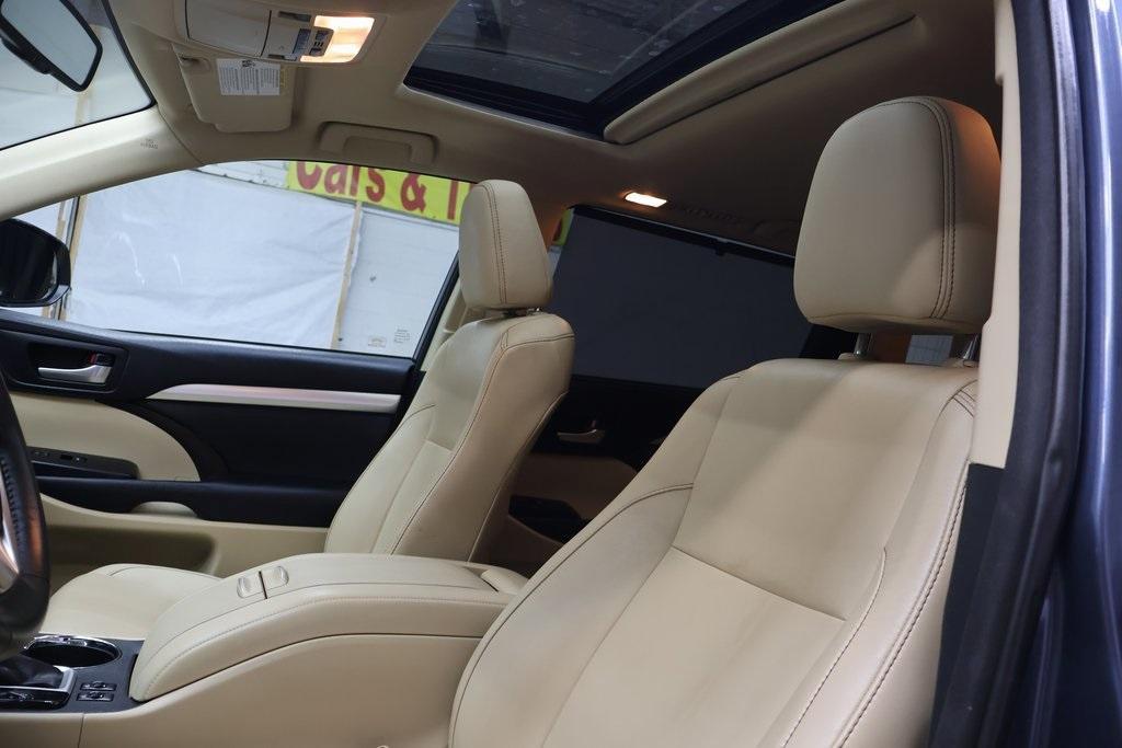 used 2015 Toyota Highlander car, priced at $22,995