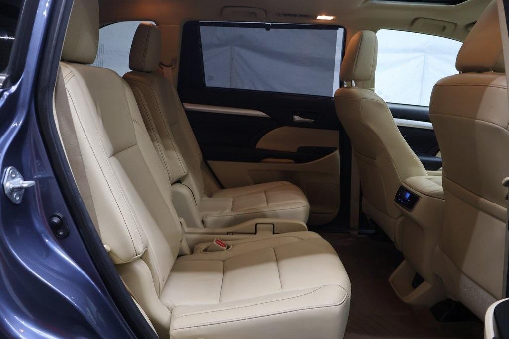 used 2015 Toyota Highlander car, priced at $22,995