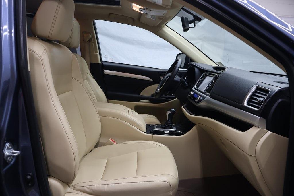 used 2015 Toyota Highlander car, priced at $22,995