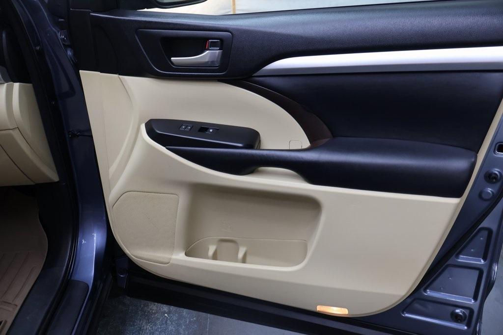 used 2015 Toyota Highlander car, priced at $22,995
