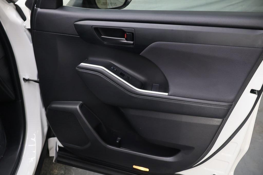 used 2022 Toyota Highlander car, priced at $31,495