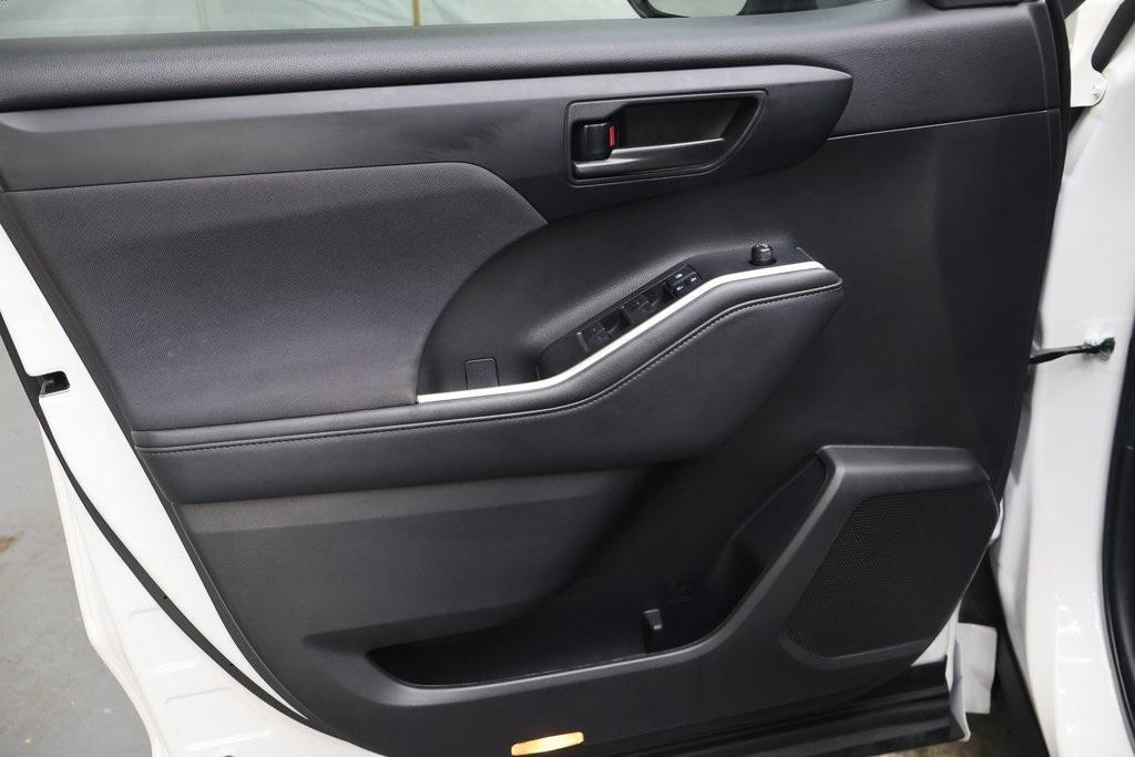 used 2022 Toyota Highlander car, priced at $31,495