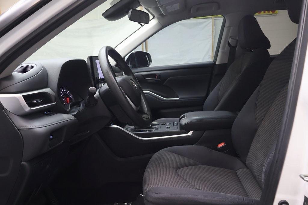 used 2022 Toyota Highlander car, priced at $31,495