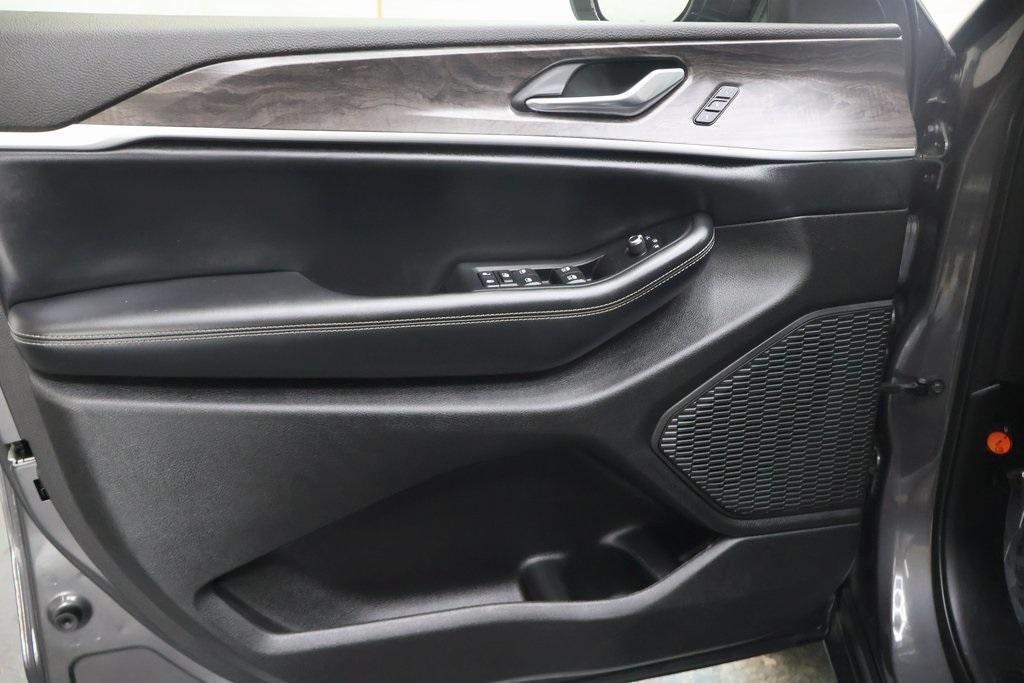used 2023 Jeep Grand Cherokee car, priced at $33,995