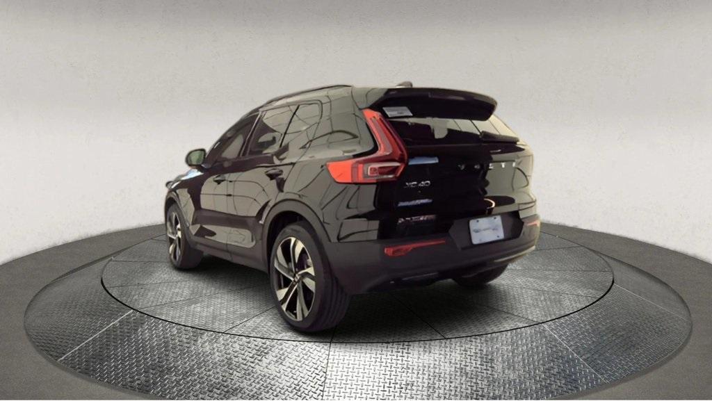 used 2025 Volvo XC40 car