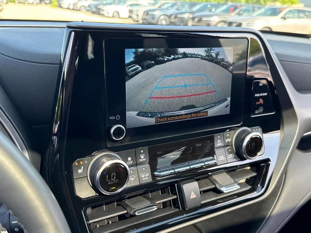 used 2023 Toyota Highlander car, priced at $36,993