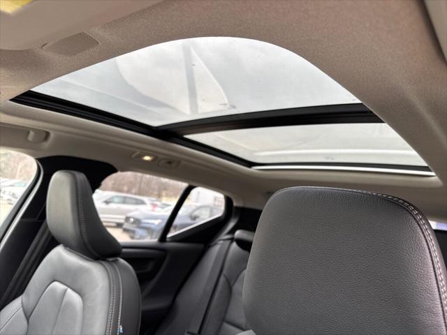 new 2025 Volvo XC40 car, priced at $45,000