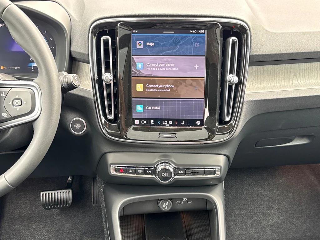 new 2025 Volvo XC40 car, priced at $45,815