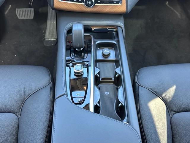 new 2025 Volvo XC90 Plug-In Hybrid car, priced at $80,205