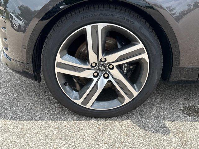 used 2024 Land Rover Discovery car, priced at $68,881