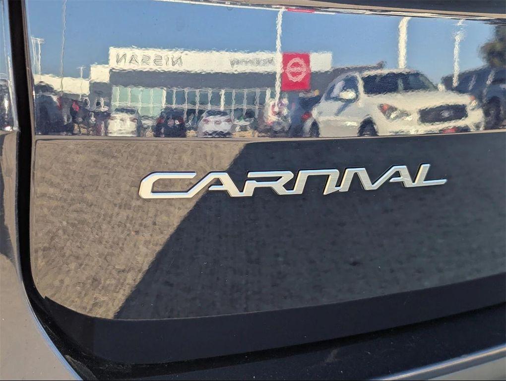 used 2024 Kia Carnival car, priced at $31,300