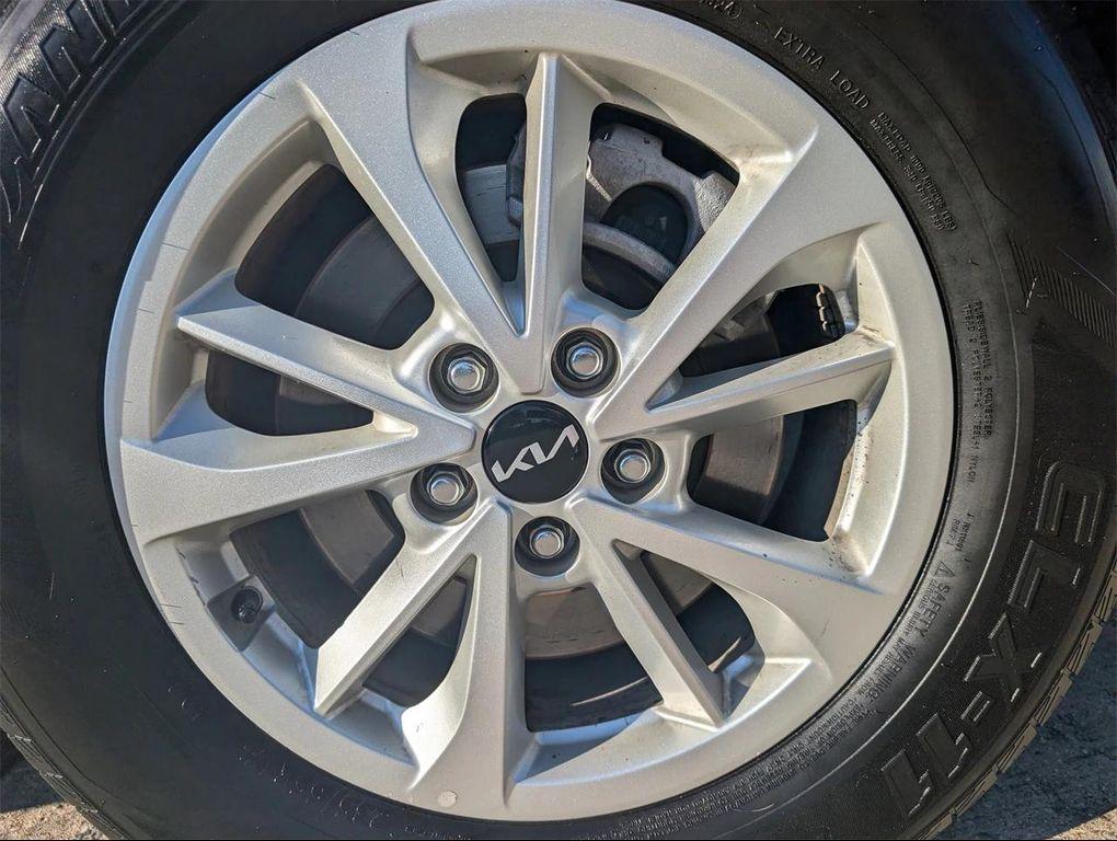 used 2024 Kia Carnival car, priced at $31,300