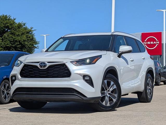 used 2023 Toyota Highlander car, priced at $35,600