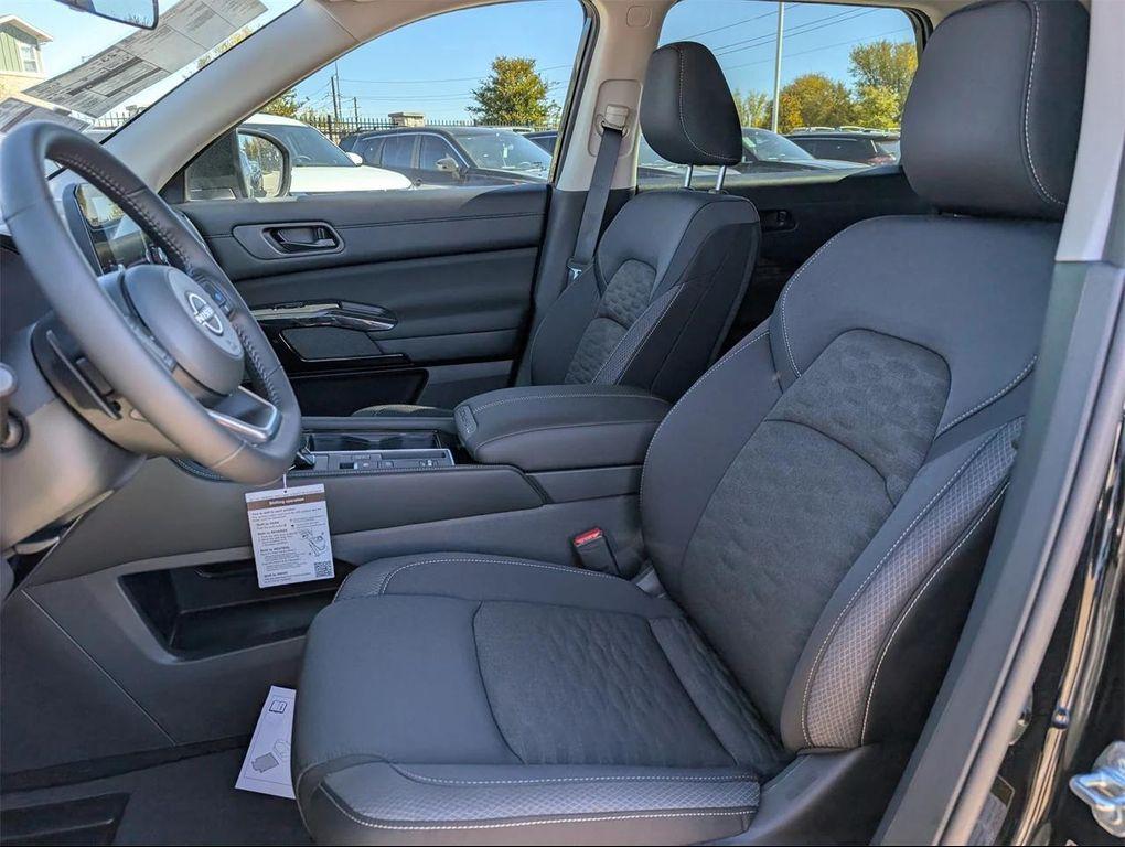 new 2025 Nissan Pathfinder car, priced at $31,101