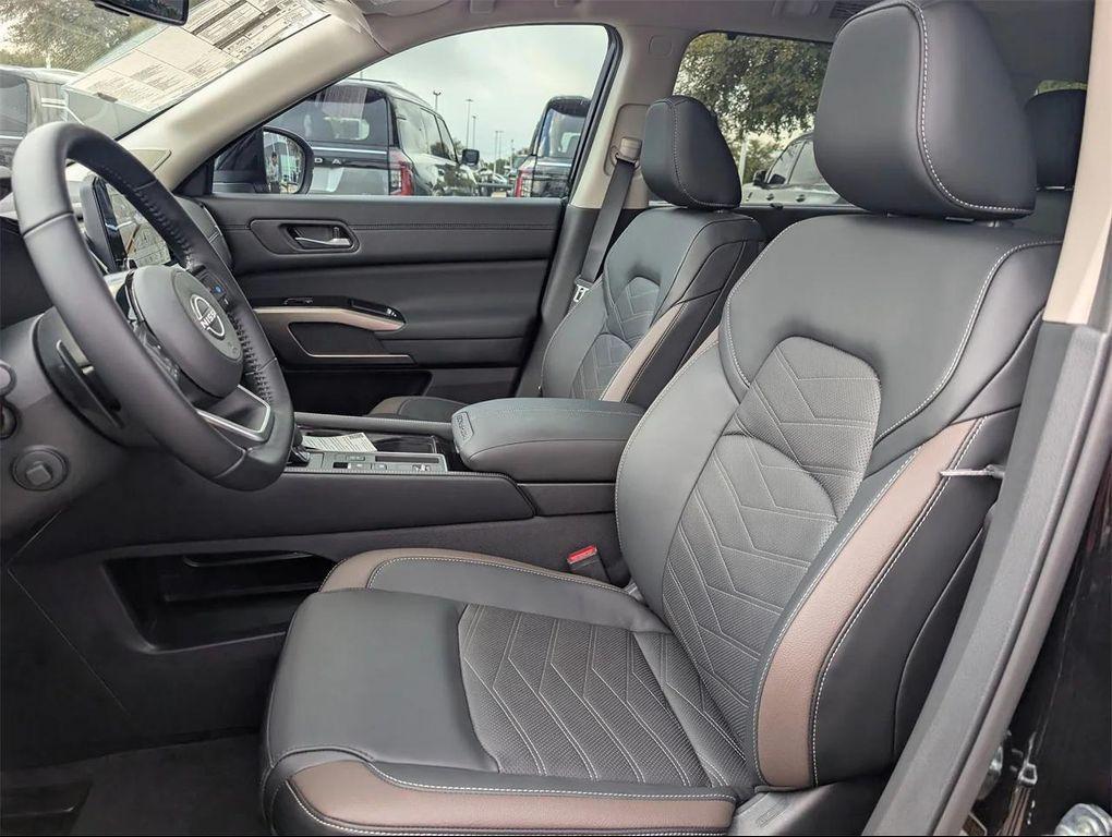 new 2025 Nissan Pathfinder car, priced at $40,231