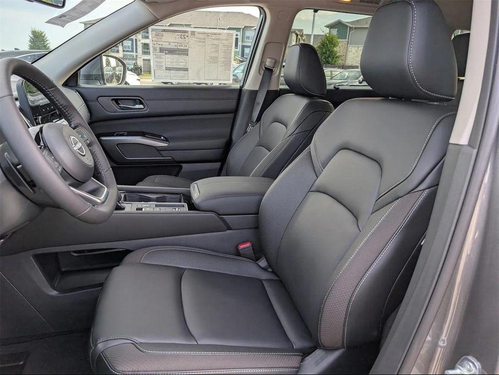 new 2025 Nissan Pathfinder car, priced at $40,117