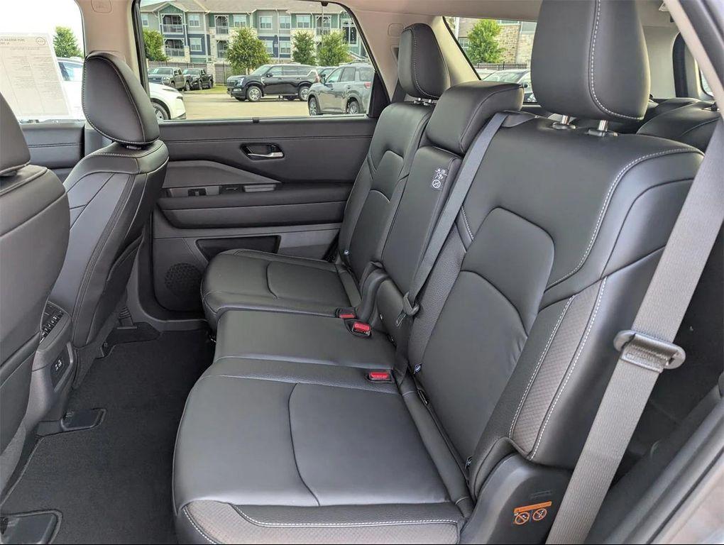 new 2025 Nissan Pathfinder car, priced at $40,117