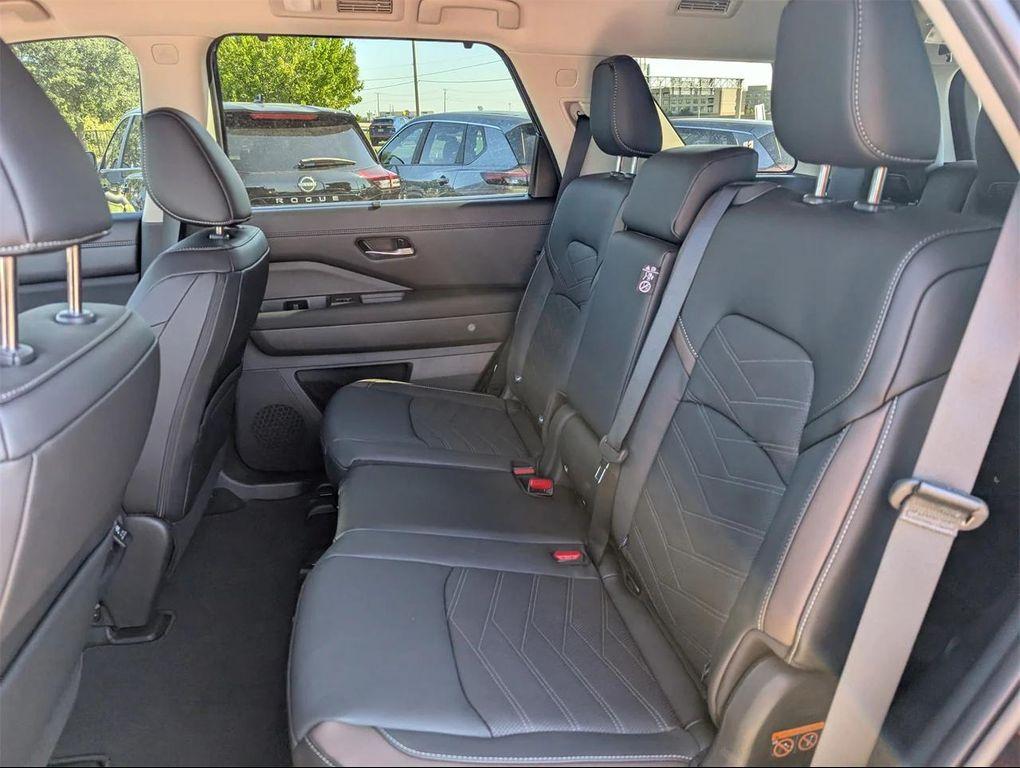 new 2025 Nissan Pathfinder car, priced at $39,733