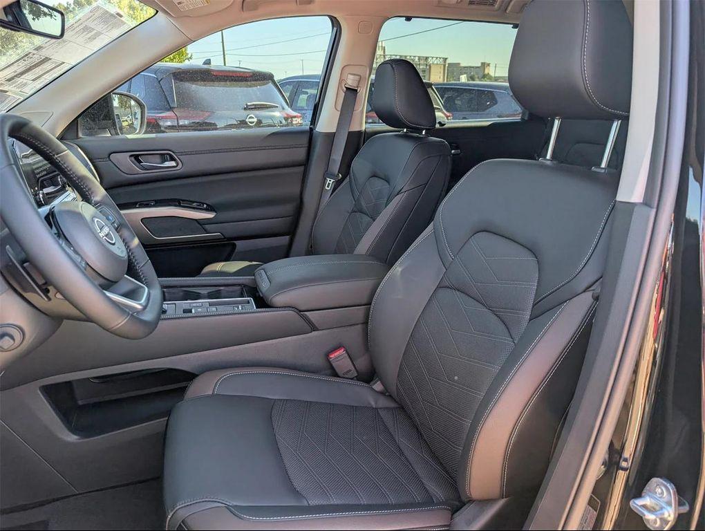 new 2025 Nissan Pathfinder car, priced at $39,733