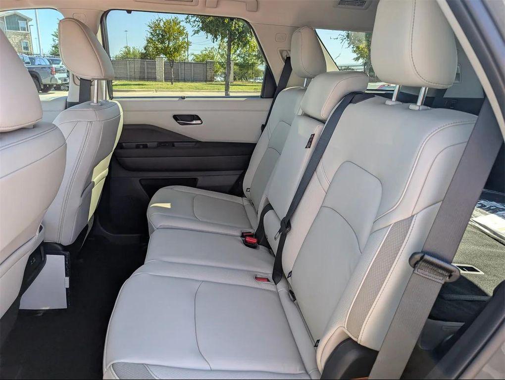 new 2025 Nissan Pathfinder car, priced at $35,076