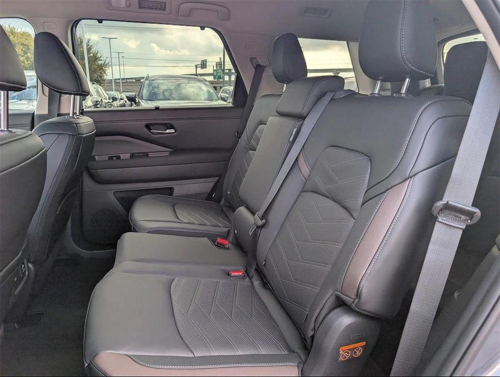 new 2025 Nissan Pathfinder car, priced at $40,103