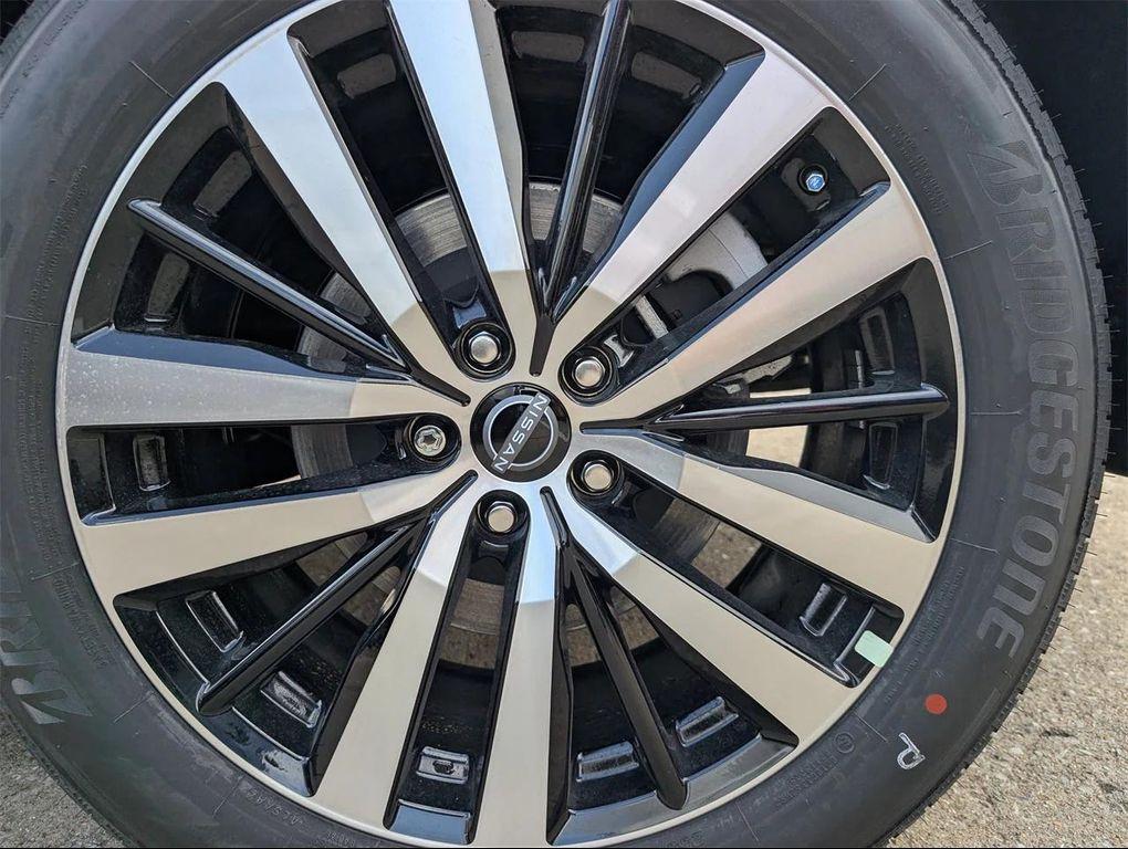 new 2025 Nissan Pathfinder car, priced at $40,103