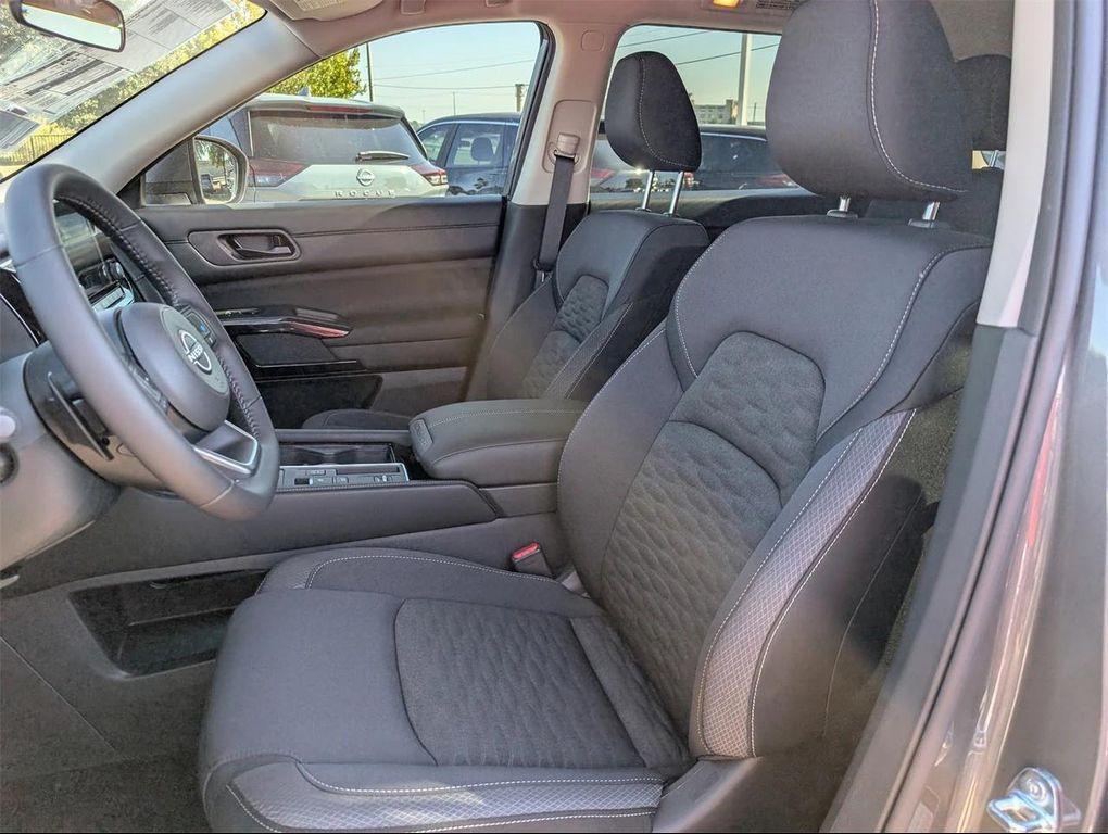 new 2025 Nissan Pathfinder car, priced at $31,181