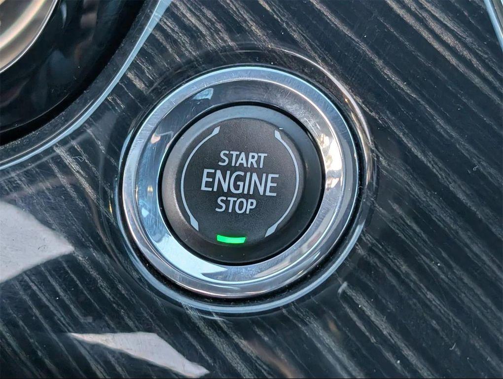 used 2024 Cadillac XT6 car, priced at $35,377