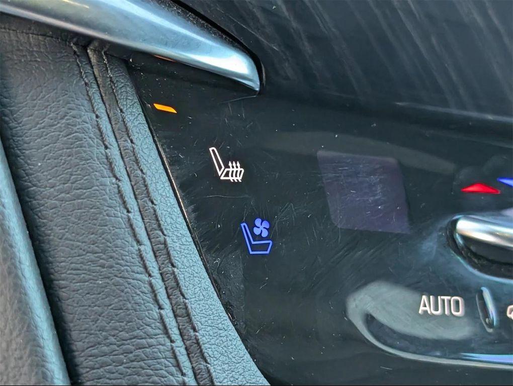 used 2024 Cadillac XT6 car, priced at $35,377