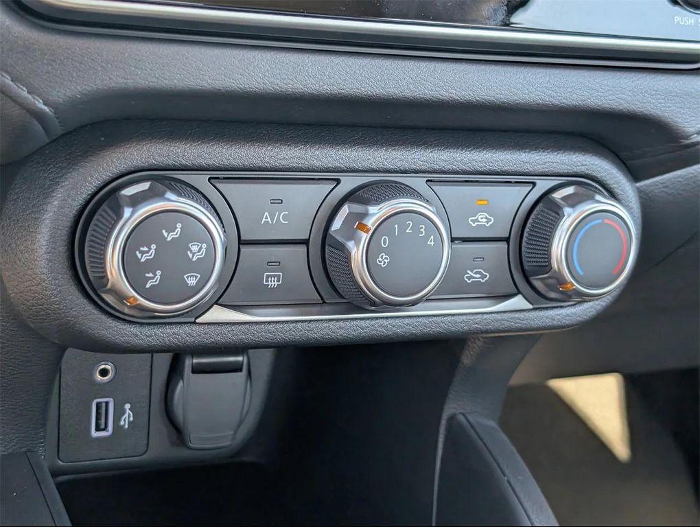 new 2025 Nissan Versa car