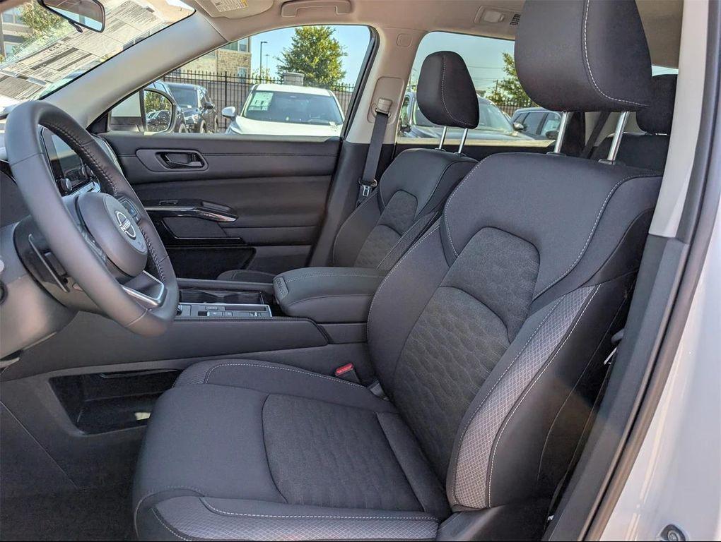 new 2025 Nissan Pathfinder car, priced at $33,415