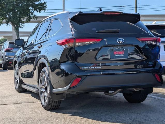 used 2022 Toyota Highlander car, priced at $33,400