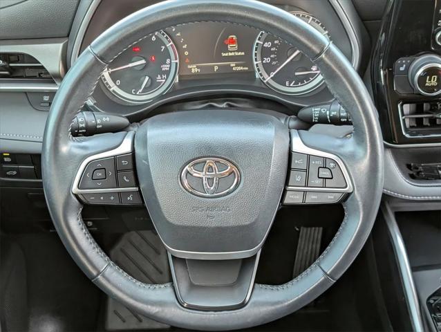 used 2022 Toyota Highlander car, priced at $33,400