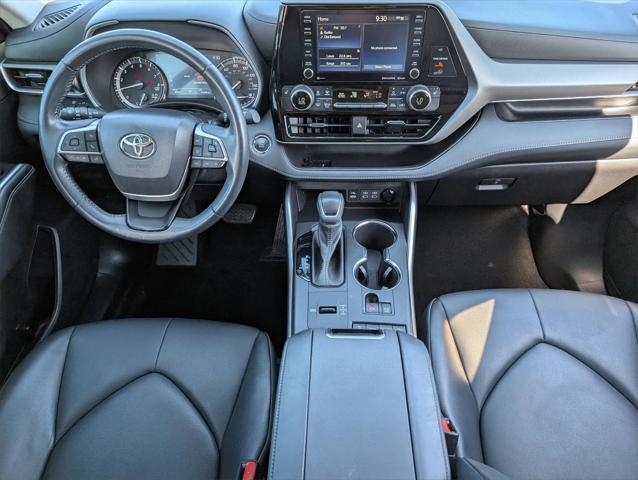 used 2022 Toyota Highlander car, priced at $33,400