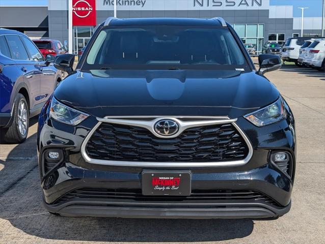 used 2022 Toyota Highlander car, priced at $33,400