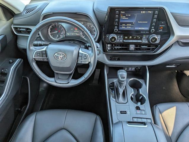used 2022 Toyota Highlander car, priced at $33,400